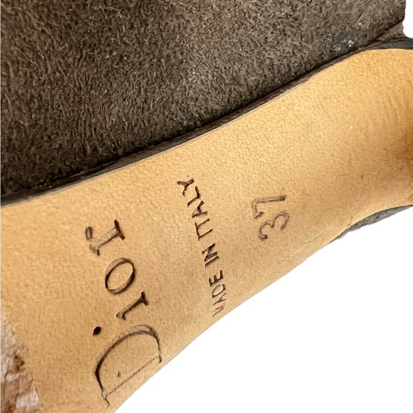 CHRISTIAN DIOR Grey SUEDE ANKLE BOOTS WITH GREY FUR TRIM - Picture 6 of 8